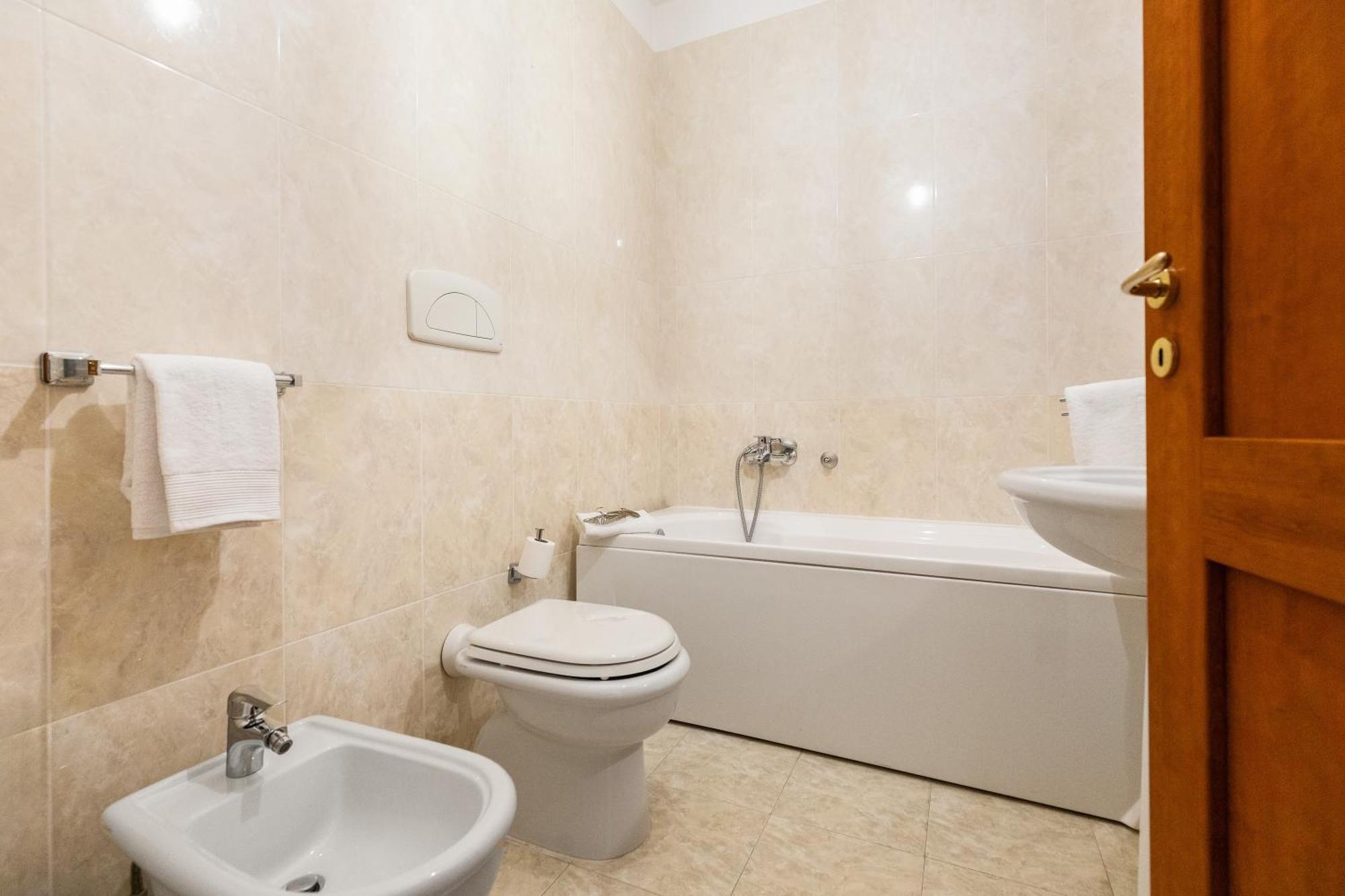 Giramondo Guest House فيوميتشينو المظهر الخارجي الصورة